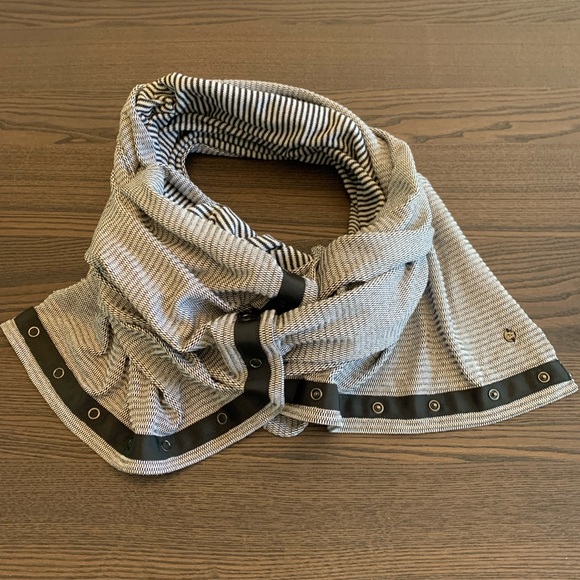 Lululemon Vinyasa. Soft! - Picture 1 of 2